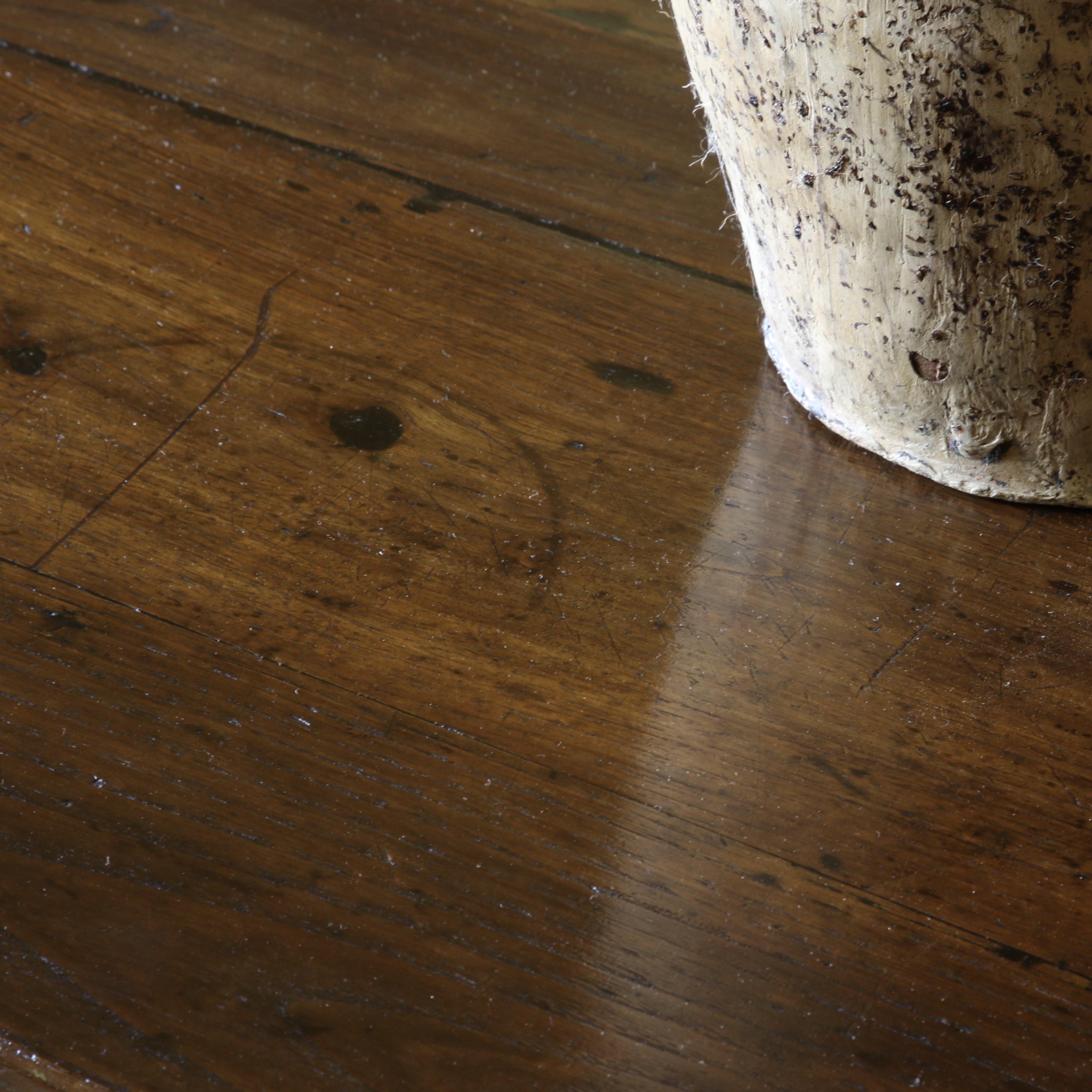 Cricket Table // JS Editions